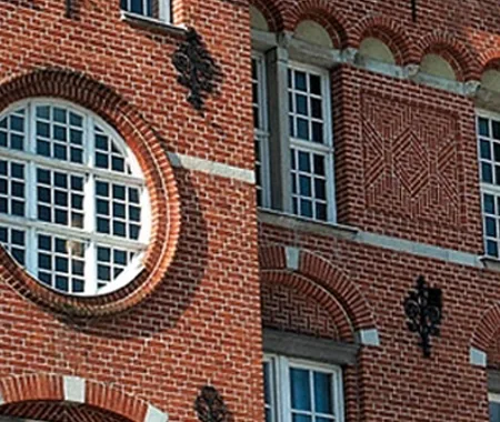 Måleriverkstad med detaljer och underlag